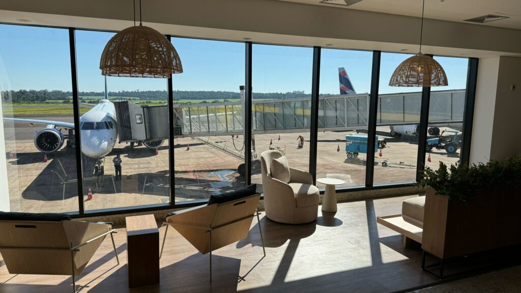 Aeroporto de Foz do Iguaçu ganha nova sala VIP com vista panorâmica