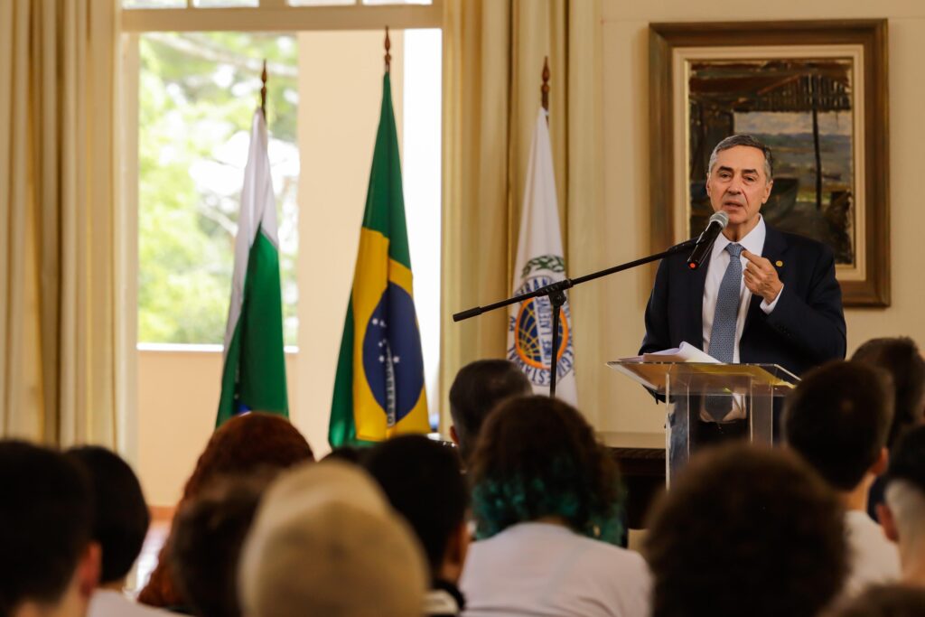 Presidente do STF dá palestra no Colégio Estadual do Paraná