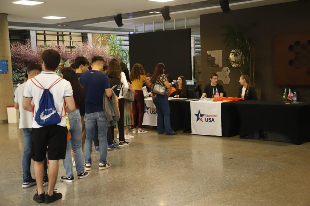 Curitiba recebe evento gratuito com instituições de ensino dos EUA