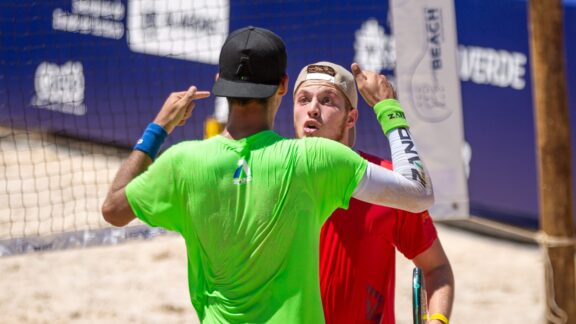 Beach tennis: paranaense vence dupla número um do mundo em Alagoas