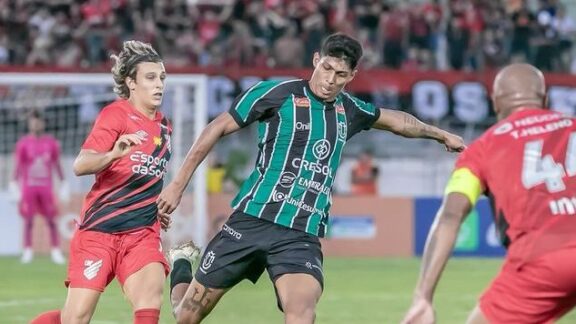 Athletico e Coritiba disputam a contratação de destaque do Maringá
