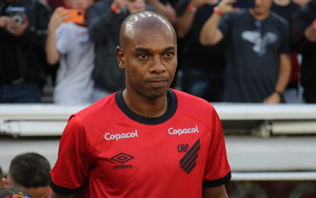 Athletico poupa Fernandinho da estreia na Copa do Brasil contra o Ypiranga