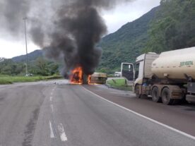 br-277 acidente interdição total caminhão óleo vegetal