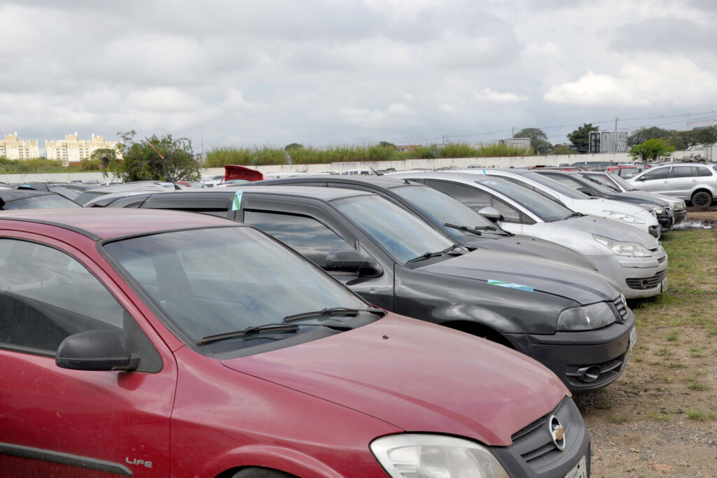 Detran-PR faz leilão de 105 veículos em Cascavel