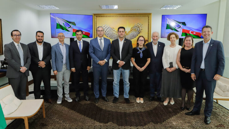 Paraná apresenta potenciais culturais e econômicos para embaixador do Azerbaijão
