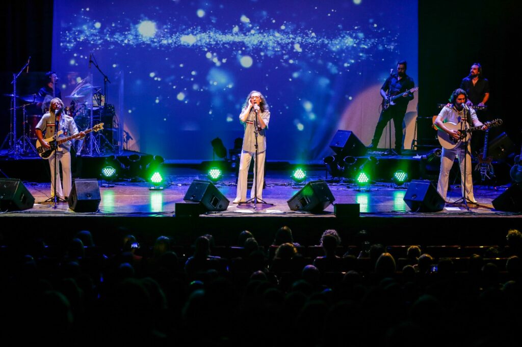 Curitiba recebe o maior tributo internacional dos Bee Gees; ingressos à venda