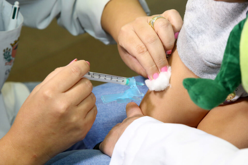 Vacina da dengue: Quase 58% das doses já foram aplicadas no Paraná