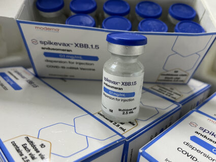 Paraná recebe primeiro lote da vacina atualizada da Covid-19