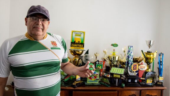 Curitibano é campeão nacional de futebol de mesa e promove o esporte