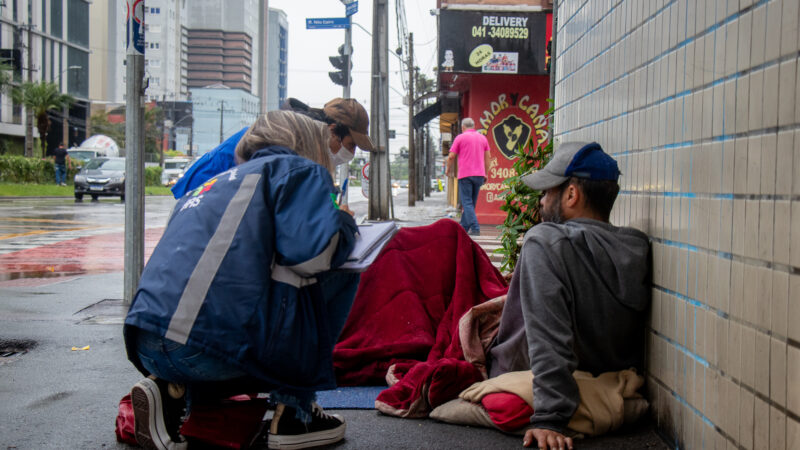 Frio em Curitiba: FAS reforça acolhimento de pessoas em situação de rua