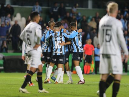 Grêmio em Curitiba tem solidariedade, clima do Olímpico e goleada em jogo decisivo
