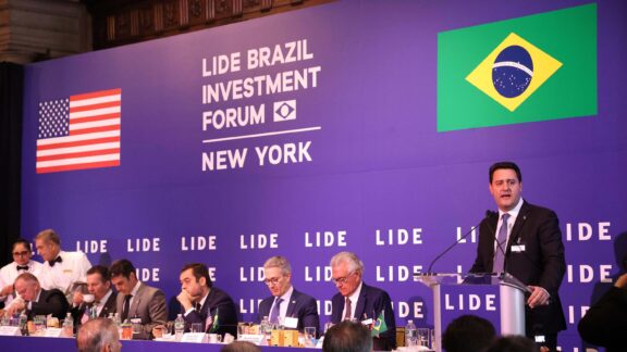 Ratinho Junior exalta Paraná em fórum com investidores em Nova York