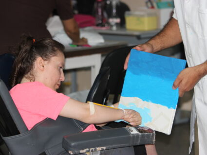 Pequeno Cotolengo promove exposição de obras produzidas por pessoas com deficiência